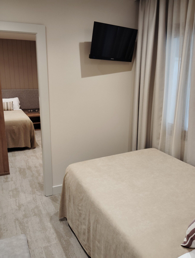 Room 5, Hotel Velez, Almería