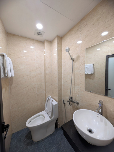 Bathroom 3, Era Apartment 158 Nguyen Khanh Toan, Cầu Giấy
