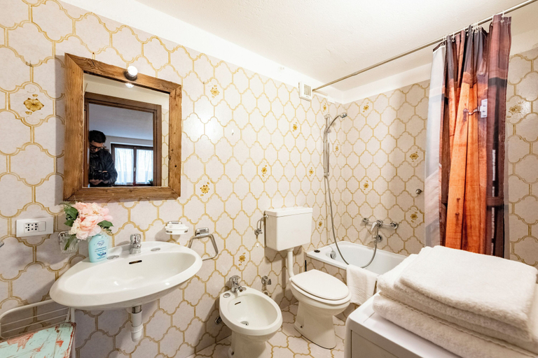 Bathroom 5, Graceful Apartment In Courmayeur, Aosta