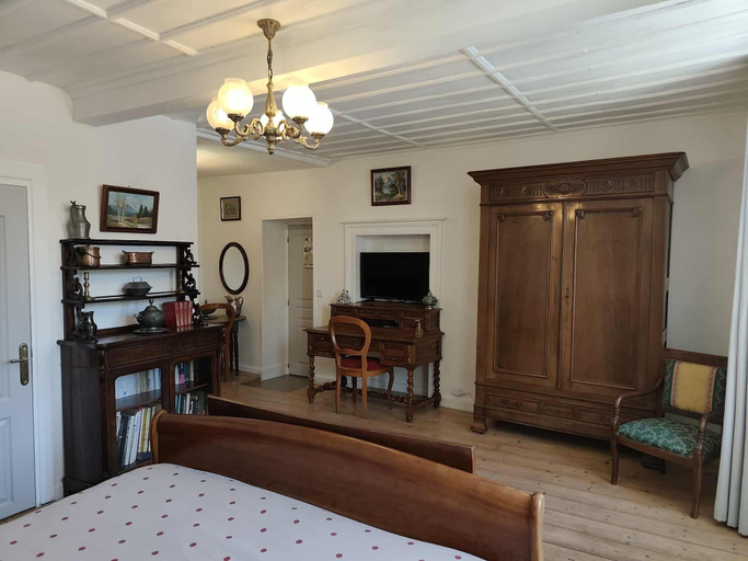 Bedroom 4, A la Grenouille du Jura - Oyonnax Nantua, Ain