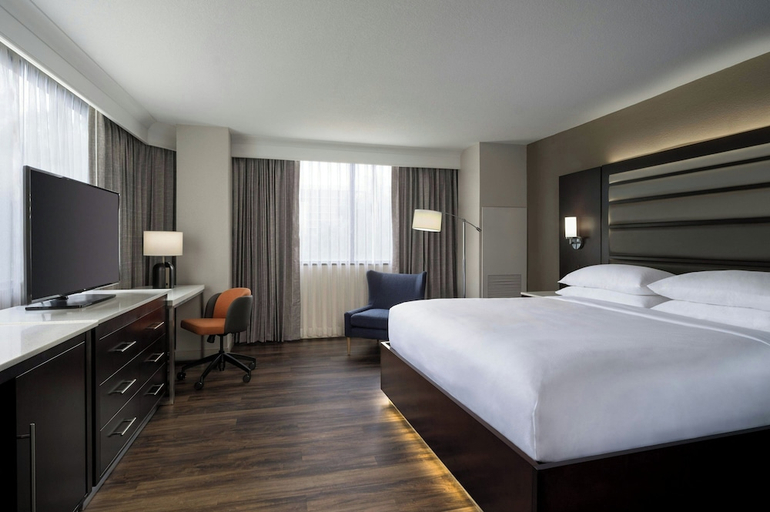 Bedroom 3, Delta Hotels by Marriott™ Jacksonville Deerwood, Duval