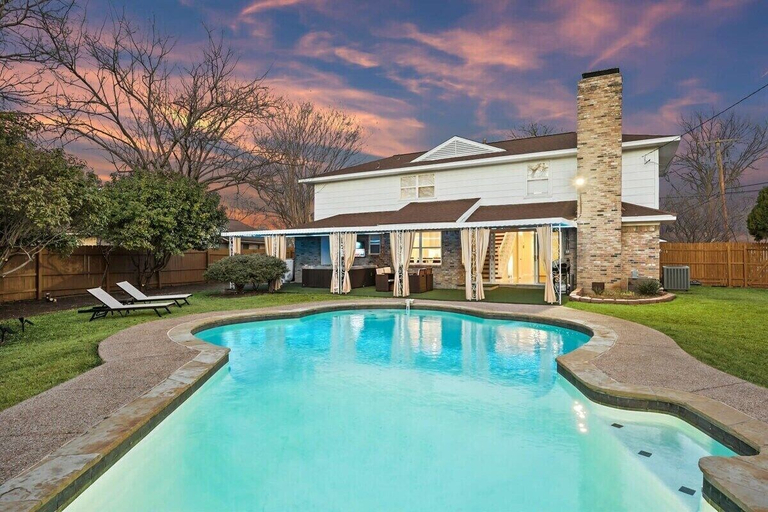 Interior 5, Elegant 5BR Home With Pool, Jacuzzi, Bbq, and Cinema Room, Dallas