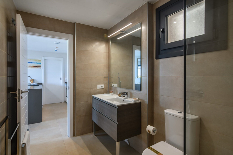 Bathroom 3, Beachfront Apartment in Isla Canela, Huelva