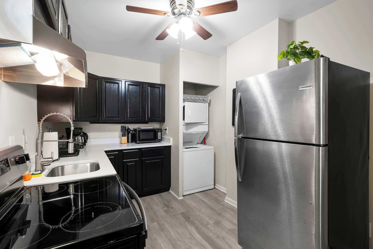 Private kitchen 2, The Luxe Pearl Residences 872.5, Franklin