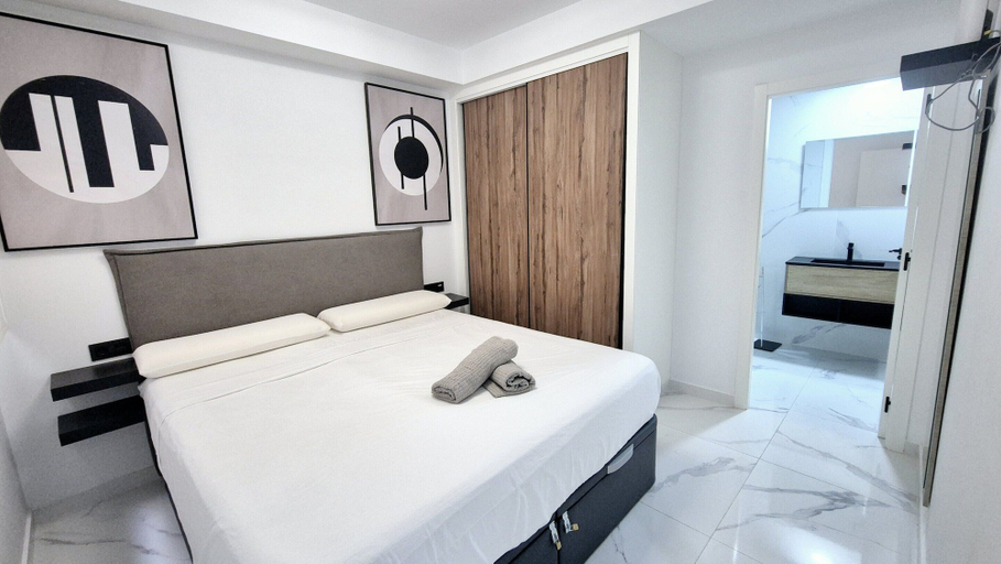 Room 2, Apartment in Torrevieja for 6 Guests, Alicante