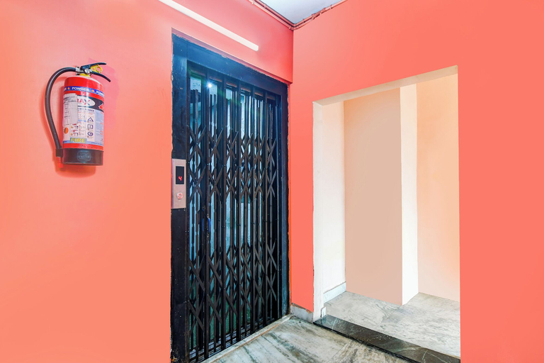 Elevator, Fabhotel Rose, North 24 Parganas
