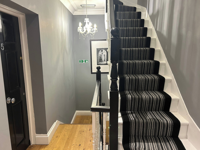 Interior 4, Tavistock House-contractor Stay-parking-sleeps 7,, Bedfordshire