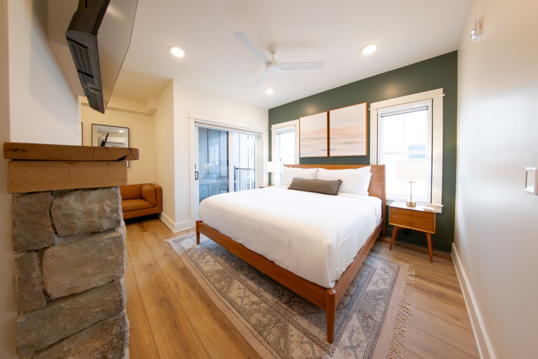 Room 4, The Windmoor Hotel, Watauga