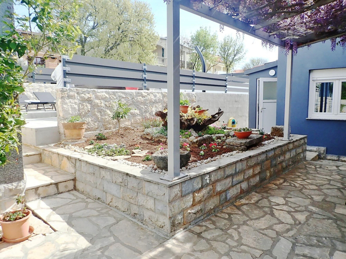 Others 4, Apartment in Maslenica with Sea View, Jasenice