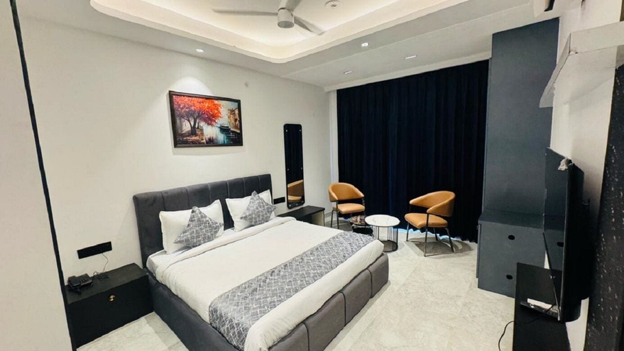 Room 5, Reebah Grande, Gurgaon