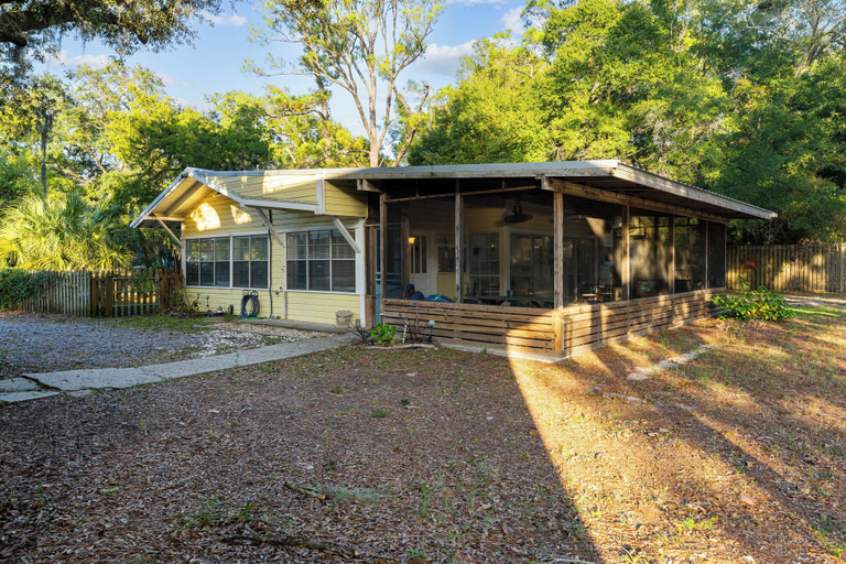 Exterior 4, Bell's Bungalow, Baldwin