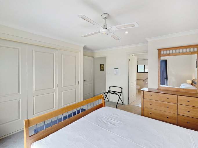 Room 3, Beachside Retreat With Garage Parking, Eurobodalla
