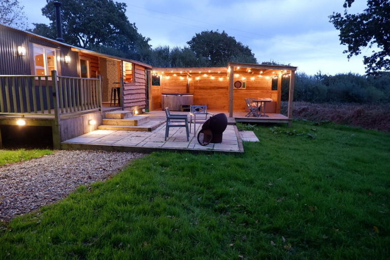 Outdoor dining 5, Shepherds Hideaway, Devon