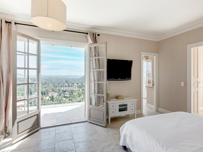 Room 4, Mandelieu Villa With Rooftop, Alpes-Maritimes