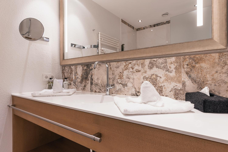 Bathroom 5, Hotel Jerzner Hof 4 Sterne Superior, Imst