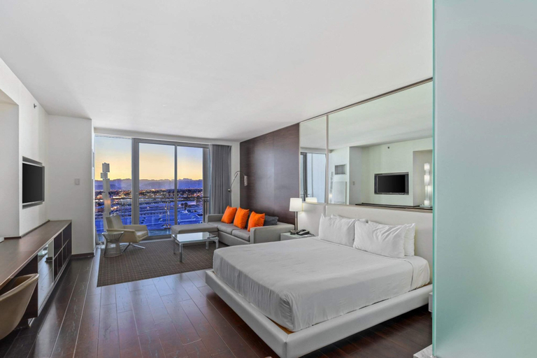 Primary image, Beautiful Studio, Stunning Views Balcony Access, Clark