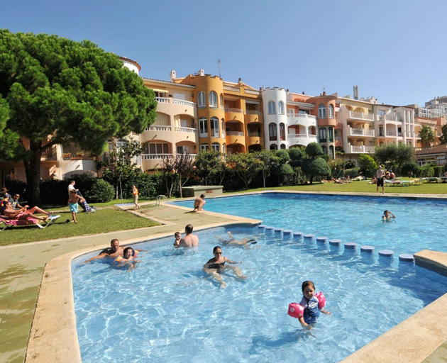 Primary image, Beachfront Apartment in Empuriabrava with Pool, Girona
