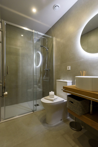 Room 2, RA - S o Jo o 3 in Oporto, Porto
