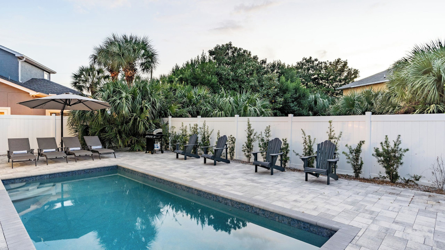 Sport & Beauty 4, Modern 5bdr w/ Private Pool, 2 min Walk to the Beach! Montoute by Avantstay, Bay