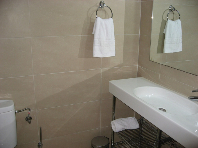 Bathroom 4, Apartment in La Escala Near Beaches & Pools, Girona