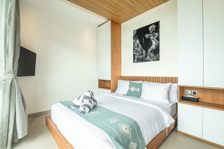Room 5, Elegant 5BR Modern Villa Steps From Caf Del Mar, Badung
