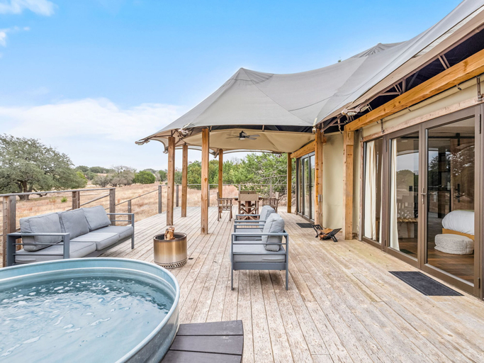 Sport & Beauty 5, Outdoorsy Hill Country, Gillespie