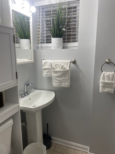 Interior 3, Trendy Apt in Bloomingdale - Parking, Washington D.C.