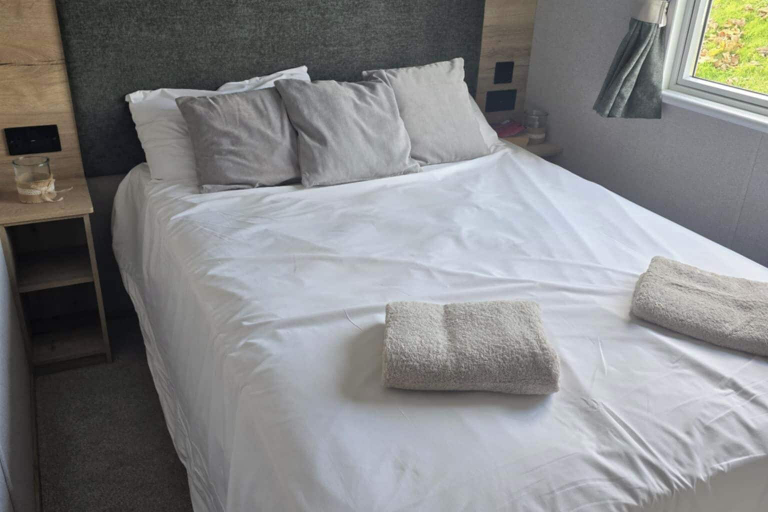 Room 2, Dove Close 15 Hoburne Devon Bay, Torbay