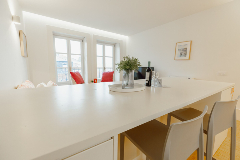 Room 4, Historical Taipas Pink by Vacationy, Porto