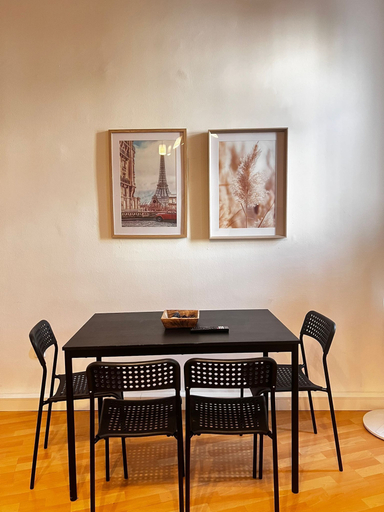 Dining, Pleasant 2BR Apt Near U6 Schöpfwerk, Wien