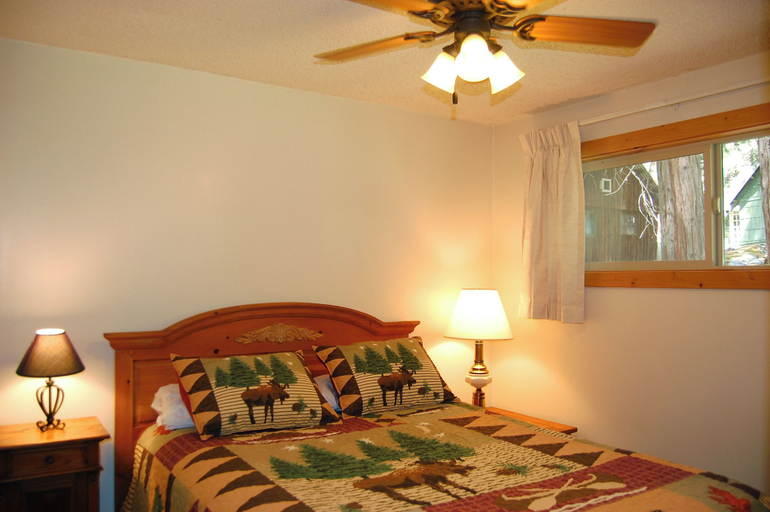 Bedroom 2, Ox Yoke, Mariposa
