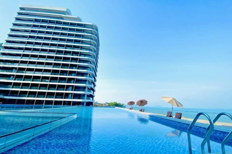 Outdoor pool, Ark hotel Sihanoukville, Prey Nob