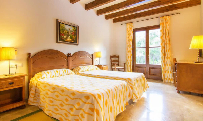Room 2, Spacious Rural Retreat in Mallorca, Baleares