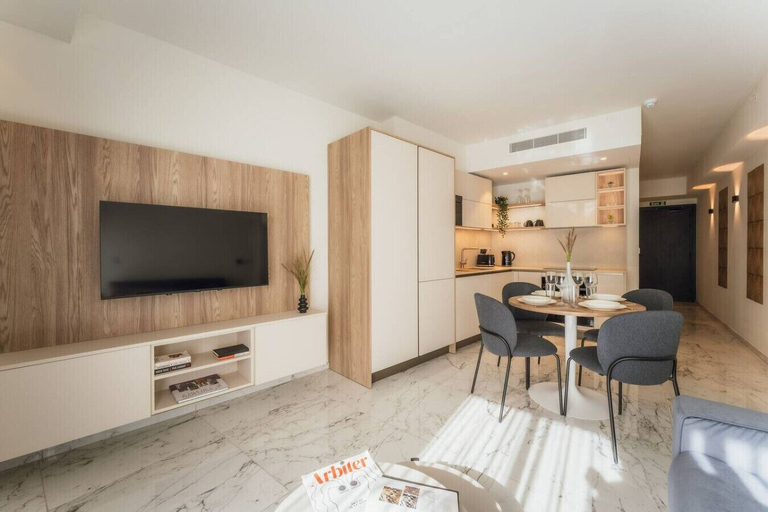 Room 4, Official Mercury Suites With Rooftop Pool Access, St Julian's