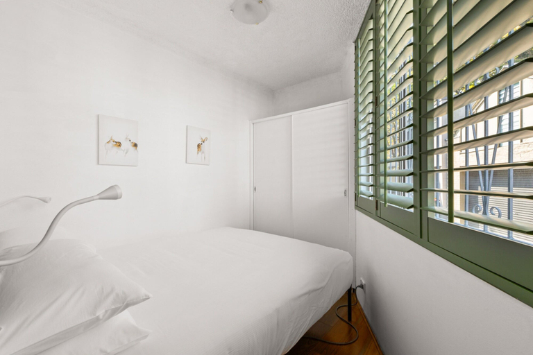 Room, Convenient Studio in Trendy Inner-city Suburb, Sydney
