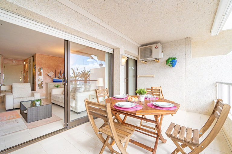 Dining 2, Apartment in Empuriabrava With Canal Views, Girona