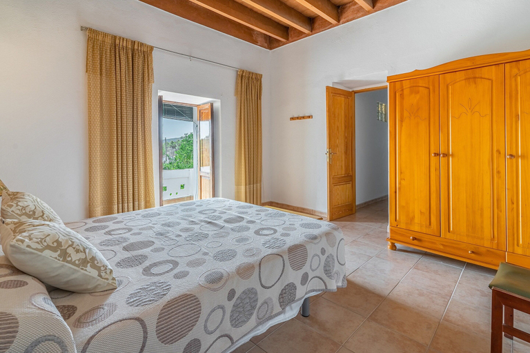 Room 2, Cas Consul - Villa With Private Pool. Free Wifi, Baleares