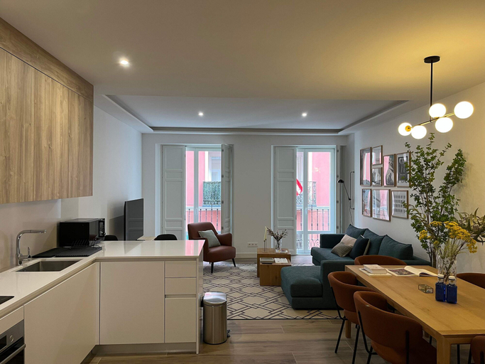 Room 4, w Impressive 3BR w Sunny Terrace in Chueca, Madrid