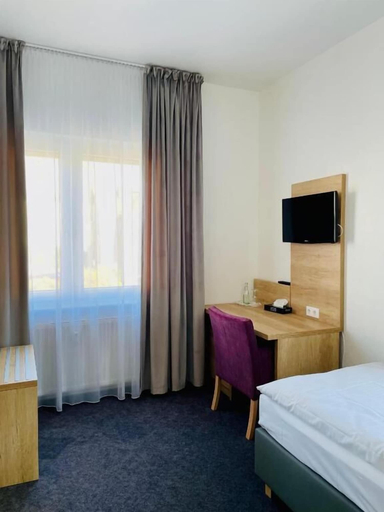 Bedroom 3, Hotel Esmer, Gießen