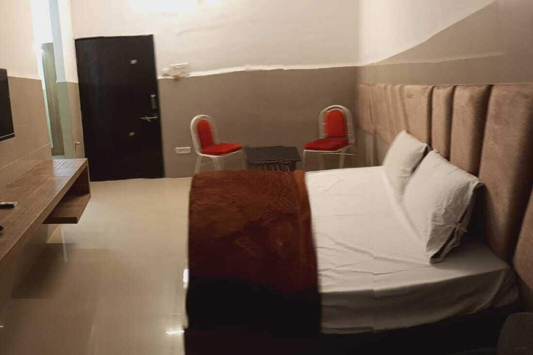 Room 5, HOTEL CRAZY HOME AND RESORT, Jalgaon