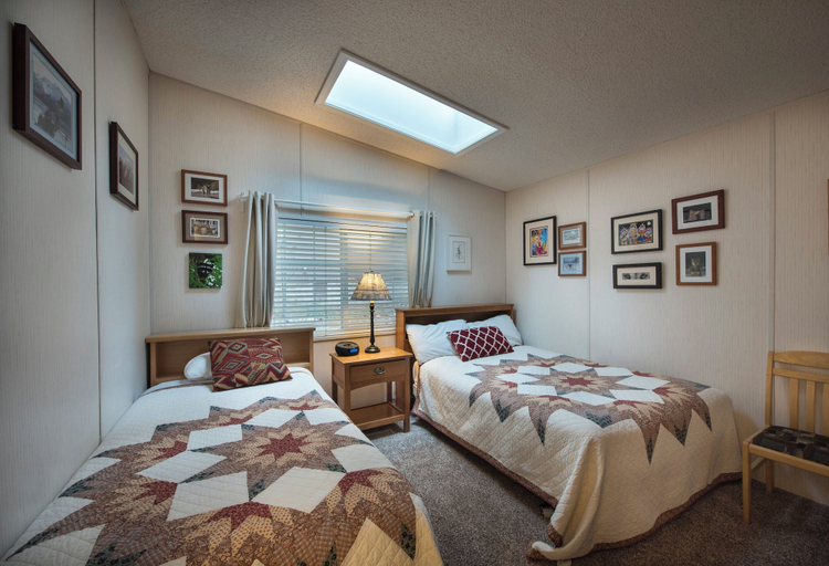 Bedroom 2, Rosenberg's Creekside Cabin, Mariposa