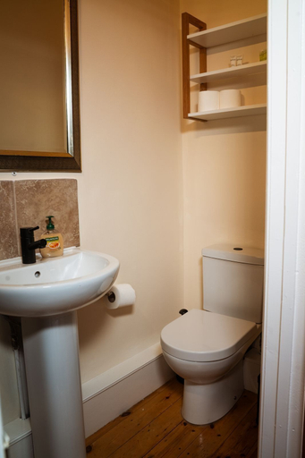 Bathroom 4, George Inn, Derbyshire