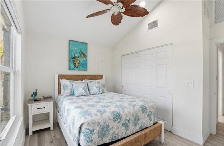 Room 4, Clear Day in Fort Myers Beach, Lee