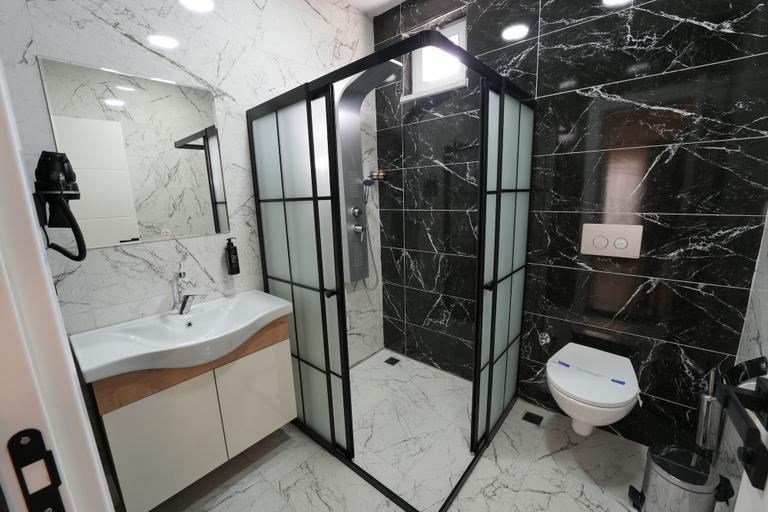Bathroom 5, EXPO GARDEN HOTEL, Merkez