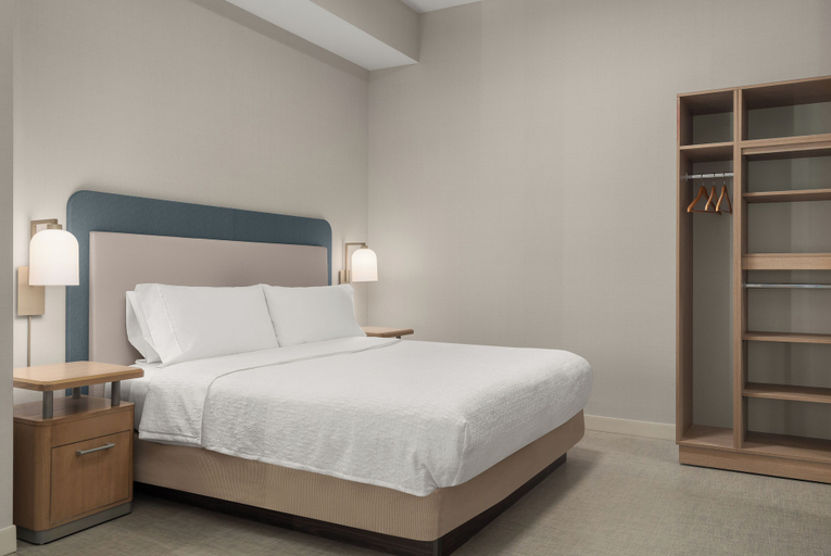 Bedroom 4, Homewood Suites by Hilton Burlington, Halton