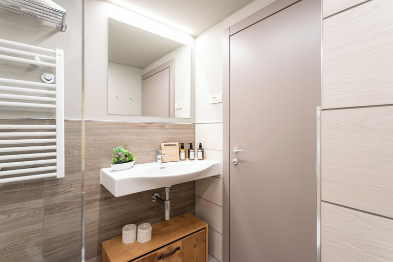 Room 5, Le Mallet Courmayer by Halldis, Aosta