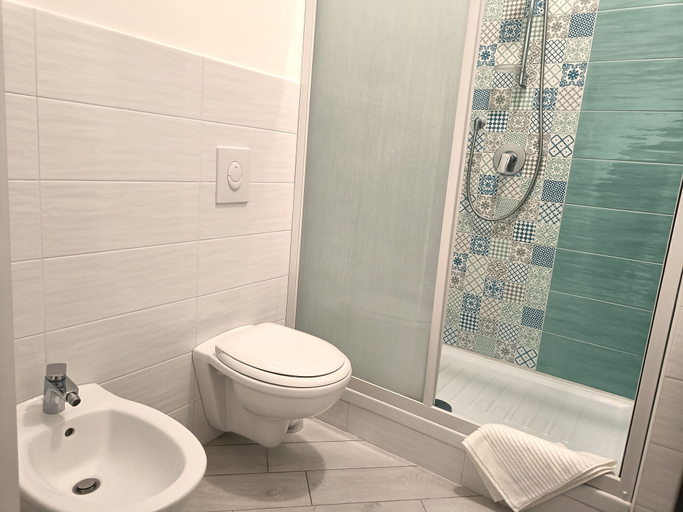 Bathroom 5, Pansini Ruggiero's Apartaments, Napoli