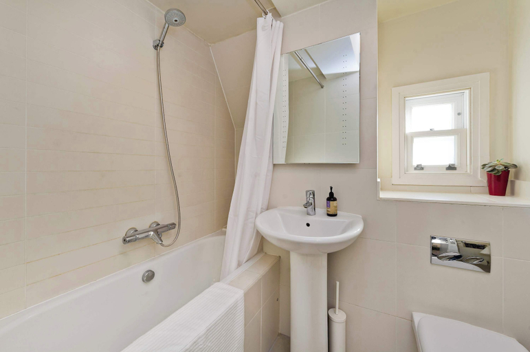 Bathroom 4, 2 Bedroom Mews House, Marble Arch, London