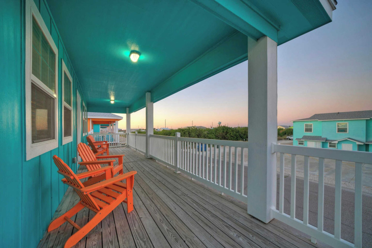 Others 2, Sleeps 21, 2 Homes 2 Private Pools, Fire Pit, Swing Bar Walk to the Beach, Nueces