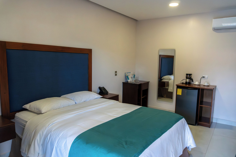 Bedroom 2, Hotel Colono Beach, Carrillo